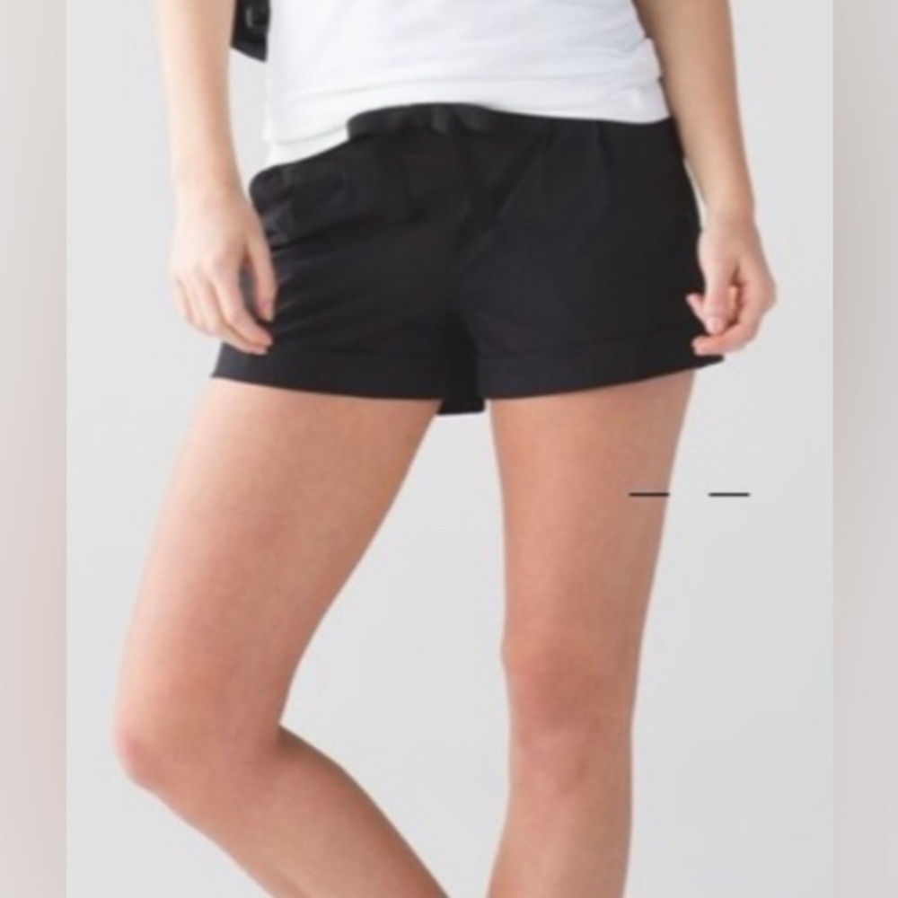 Lululemon Spring Breakaway Shorts Excellent Condition size 8